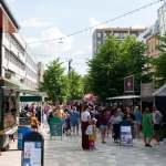 Street Food Siesta alkaa ensi viikon torstaina kävelykatu Manskilla! 🤩
Herkkuja pääsee maistelemaan torstaista lauantaihin 4.-6.6.2026 klo 11–20.

🙌Tule nauttimaan ruuasta paikan päälle tai nappaa annos kotiin vietäväksi.

🍔Myynnissä mm. burgereita, muikkuja, pastaa, churroja, lakuja, lettuja sekä katuruokaa eri maailman kolkilta.
🎠Tivoli Huvimylly tuo iloa ja huvituksia koko perheelle!
😺Hauska hahmo paikalla lauantaina.

👉Lisätiedot:
www.streetfoodsiesta.fi

#streetfoodsiesta #katuruoka #kouvola #kävelykatumanski #visitkouvola
