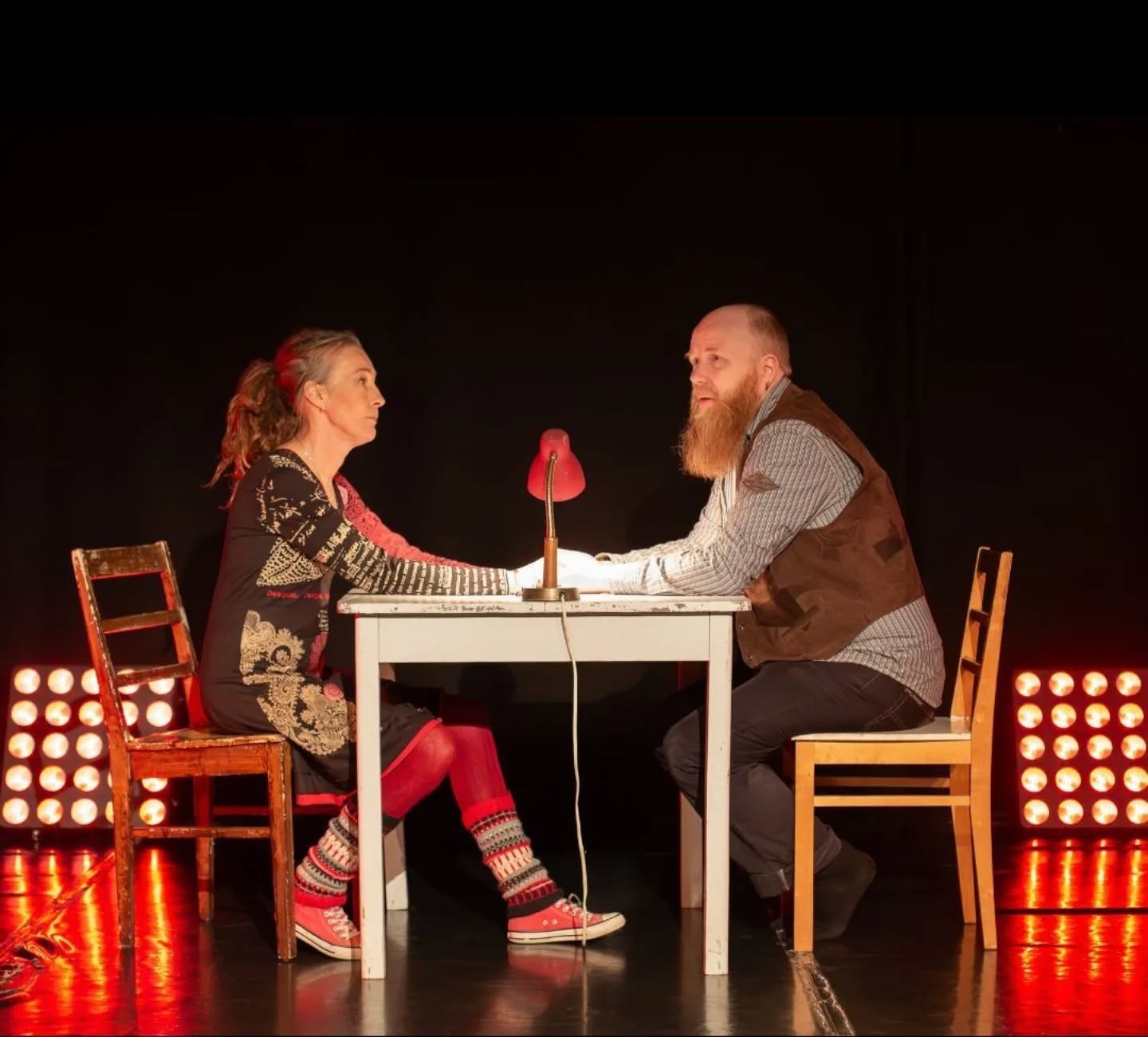 *jäsenpostaus Galleria Loiva

🎭Huoneteatteria Kouvolan keskustassa.

🎭Jokivarren Teatterin PARANTUMATTOMAT-näytelmä nyt intiimissä huoneteatterimuodossa.
Näytelmä tuodaan Galleria Loivaan Kouvolan keskustaan.

🎭PARANTUMATTOMAT on kertomus vakavasta sairastumisesta, vahvasta ystävyydestä, luopumisesta ja sen vaikeudesta, mutta ennen kaikkea se on karheanhaikea kehtolaulu elämälle.

👉 Ensi-ilta 4.2. 2026 klo 19.00 Galleria Loiva

ℹ️ Liput ovelta. Varaus tekstiviestillä numeroon 0407657147.

#jäsenyritys #jäsenpostaus #jäsenedut #gallerialoiva #jokivarrenteatteri